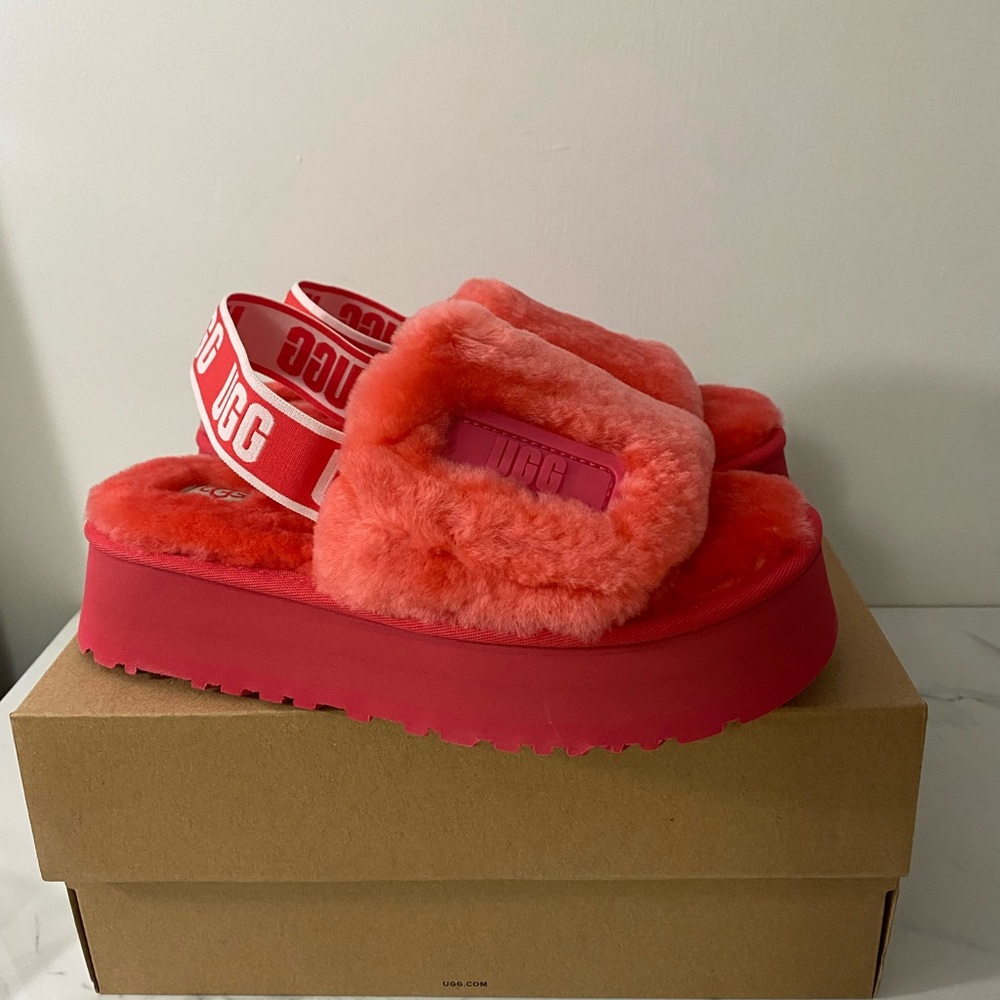 UGG pink slides